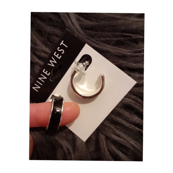 💕NWT Nine West Hoop Earrings - Picture 4 of 5